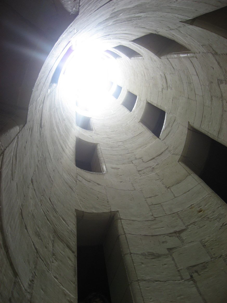 The Double Helix Staircase at the Château de Chambord www.bluemesablog.com