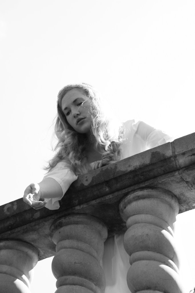 Romeo and Juliet, in the Poetry Garden www.bluemesablog.com